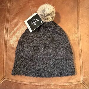 Echo acrylic beanie toque winter hat with fur pom pom.  BNWT